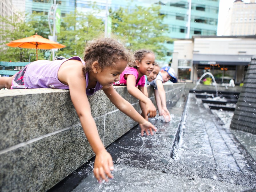 childreb playing water